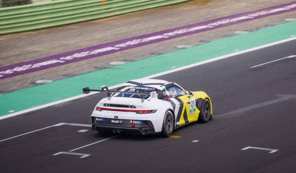 D. Bertonelli si prepara alla gara di Misano della Porsche Carrera Cup